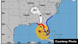 El huracán Helene se ha fortalecido hasta convertirse casi en un poderoso categoría 3 con vientos de 175 km/h mientras se aproxima a Florida. NHC