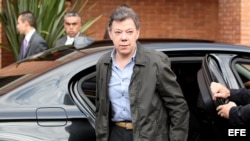 Juan Manuel Santos, al llegar para su ingreso al centro hospitalario de la Fundación Santa Fe de Bogotá el 3 de octubre de 2012. 
