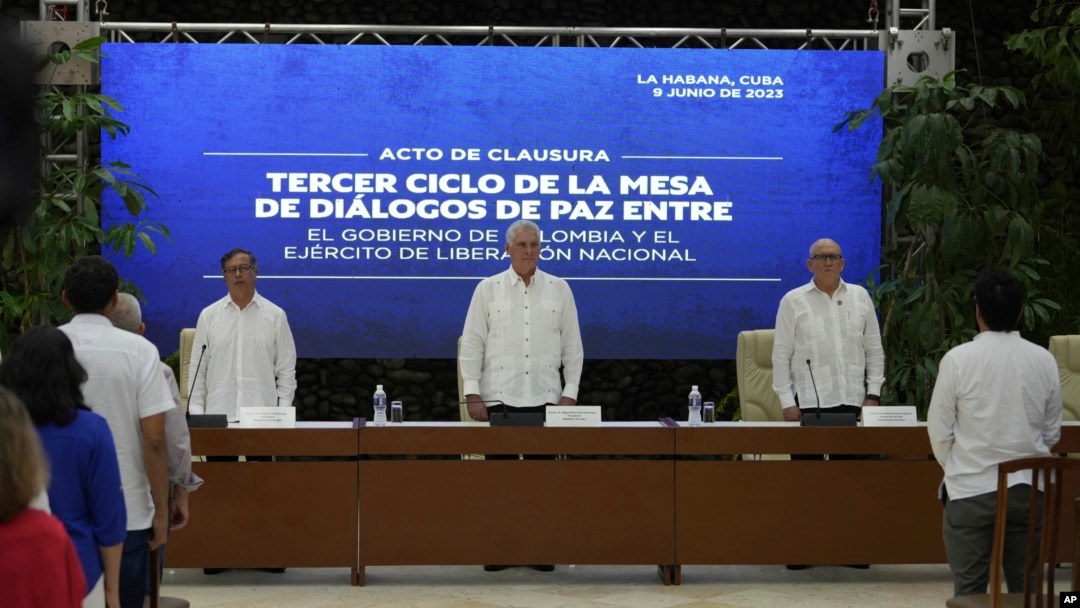 El cese de acciones ofensivas entre las partes fue acordado el 9 de junio en La Habana en el marco del proceso de paz entre el grupo armado ilegal y el gobierno colombiano.
