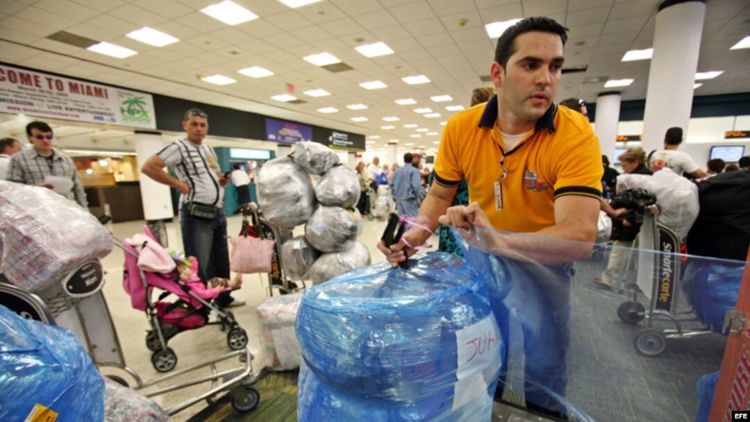 Cuba-aeropuerto- El último día libre de impuestos, las aerolíneas tuvieron que añadir otros 10 aviones sólo para transportar exceso de equipaje.