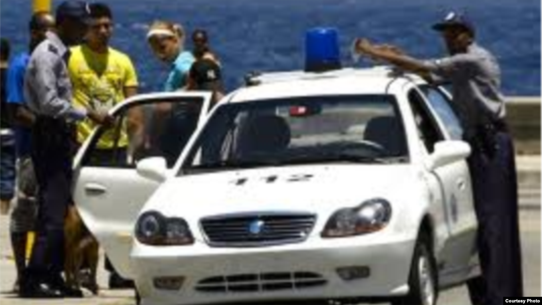El Geely CK abunda en Cuba, pero lo conducen dirigentes, policías y choferes de turistaxi.