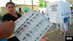 INICIAN LOS COMICIOS EN MÉXICO CON RETRASOS EN ALGUNAS MESAS PERO EN CALMA