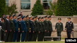 El General Martin E. Dempsey recibe al general chino Fang Fenghui.