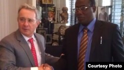 Rodiles junto al equipo organizador del Primer Encuentro Internacional por los Derechos Humanos.