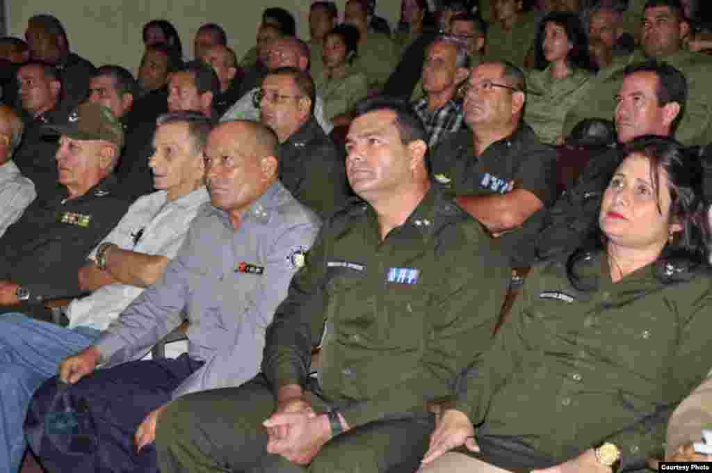 Militares cubanos del MININT y PNR