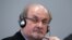 El autor Salman Rushdie, en una conferencia en Alemania. (REUTERS/Ralph Orlowski//File Photo).