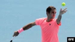 Federer practica para el partido con Cilic.