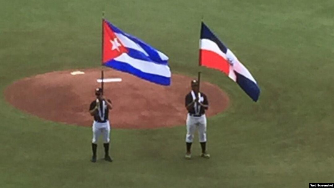 Las banderas de Cuba y República Dominicana.