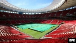 Fotografía de archivo del reinagurado estadio Mané Garrincha, en Brasilia, donde se disputarán los partidos Brasil - Camerún, Colombia v-Costa de Marfil, Suiza - Ecuador y Portugal - Ghana del Mundial Brasil 2014.