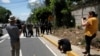 La policía bloquea a periodistas durante una cobertura noticiosa en Managua, Nicaragua. (REUTERS/Carlos Herrera/Archivo)