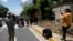 La policía bloquea a periodistas durante una cobertura noticiosa en Managua, Nicaragua. (REUTERS/Carlos Herrera/Archivo)