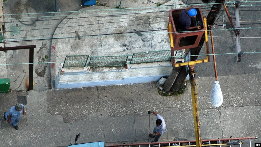Los trabajadores de la empresa eléctrica. 
