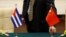 Banderas de Cuba y China en un salón de reuniones en Beijing, China, en mayo de 2019. REUTERS/Florence Lo/Pool/File Photo