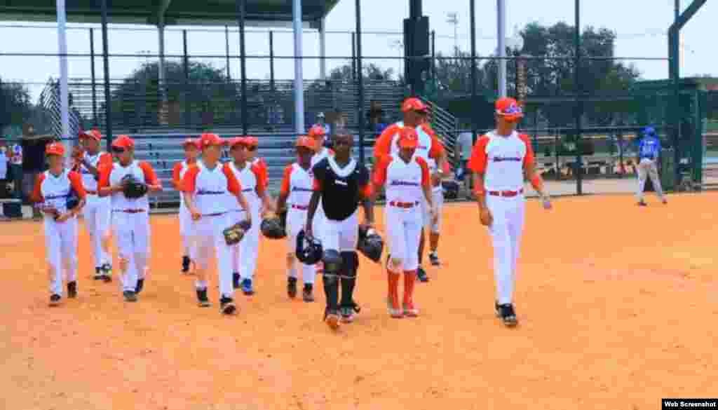 &quot;Los Habaneros&quot; demostraron que saben jugar pelota. Ocuparon el tercer lugar del torneo Disney Salute to Baseball con 4 victorias y 2 derrotas. Imagen tomada de un vídeo del periódico Orlando Sentinel.