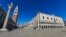La plaza normalmente más concurrida del centro de Venecia aparece vacía la tarde del miércoles en medio de la pandemia del coronavirus que azota Italia (Foto: Andrea Pattaro/AFP).