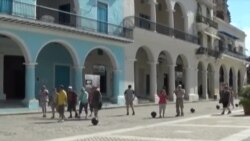 ¿Qué opina el turista sobre la población cubana?