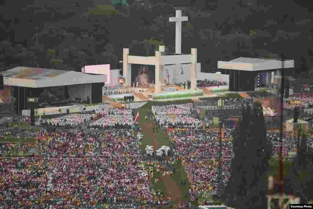 Misa en Cracovia, Polonia, durante misa inaugural de Jornada Mundial de la Juventud