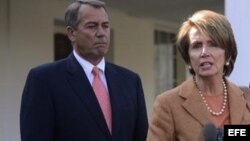 Fotografía de archivo de Nancy Pelosi (d), junto a John Boehner, líder de la Cámara de Representantes.
