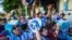 Seguidores de Argentina celebran luego de que su equipo ganara ante Suiza en un partido de octavos de final del Mundial de fútbol Brasil 2014 el martes 1 de julio de 2014, en Sao Paulo (Brasil).