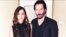 Ana de Armas posa junto a Keanu Reeves tras una conferencia de prensa. / Foto tomada del Instagram de la actriz.