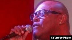 Marcelino Valdés durante una de sus interpretaciones