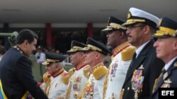MILITARES VENEZOLANOS DESFILAN EN CARACAS PARA CONMEMORAR LA INDEPENDENCIA