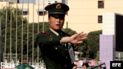 Foto de archivo de un policía chino. 