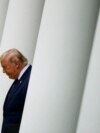 El presidente estadounidense Donald Trump participa en un almuerzo del Club del Jardín de las Rosas, en la Casa Blanca, en Washington.