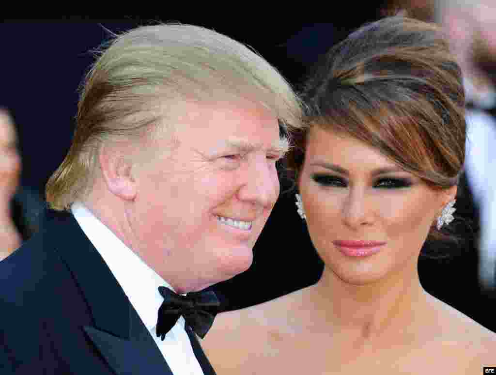 Donald Trump llega junto a su esposa Melania, el 27 de febrero de 2011, a la 83 edición de los premios Óscar en el teatro Kodak, de Hollywood.