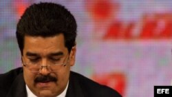 El presidente venezolano, Hugo Chávez junto al ministro de Relaciones Extreriores, Nicolás Maduro.