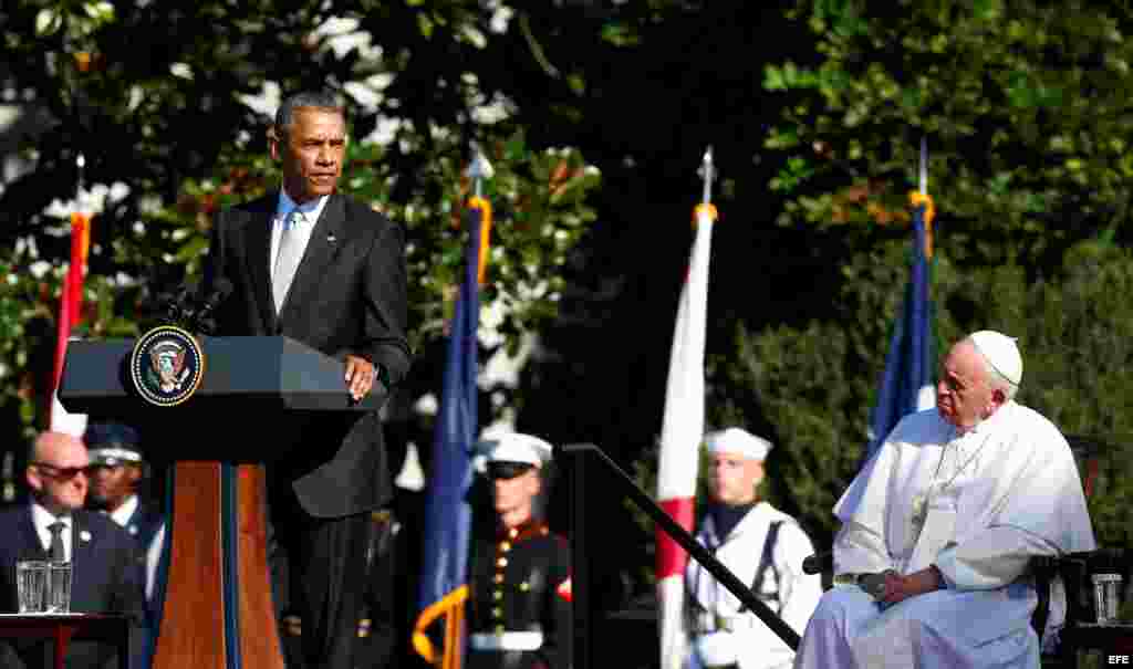 El Papa, &quot;hijo de inmigrantes&quot;, dice a Obama que el sistema &quot;excluye a millones&quot;.