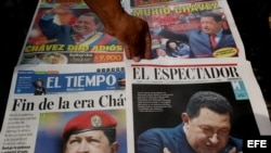  Un hombre toma un diario con la noticia del fallecimiento del presidente de Venezuela, Hugo Chávez.