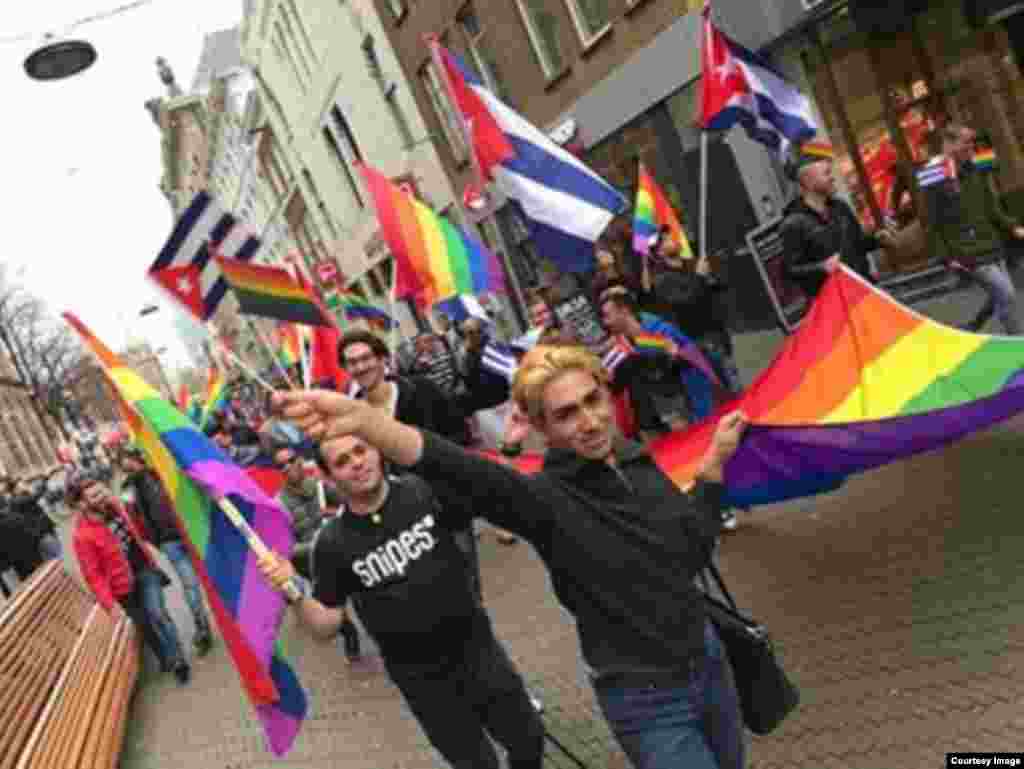 Manifestación de cubanos miembros de la comunidad LGBTI que piden asilo en Holanda.