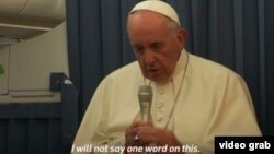 "Yo no diré una palabra sobre esto", respondió a la prensa en el avión papal el Papa Francisco sobre el escándalo del ex cardenal y exarzobispo de Washington Theodore McCarrick.