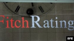 Rótulo de la agencia de medición de riesgo Fitch en sus oficinas en Nueva York, Estados Unidos. 