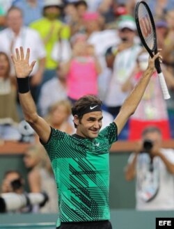 Federer celebra tras vencer a Nadal.