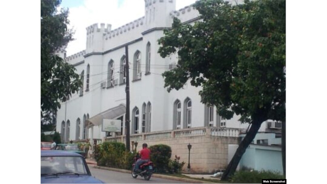 Twitpic de Yoani Sánchez Estación de Policía de Acosta
