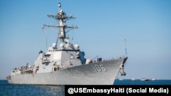 Buques militares de EEUU arriban a la Bahía de Puerto Príncipe, Haití. 