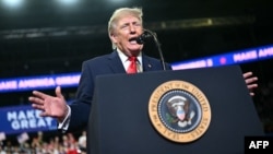 El presidente de EEUU, Donald Trump, habla durante un act0 de campaña en el Covelli Centre de Youngstown, Ohio, el 12 de octubre de 2026. 