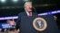 El presidente de EEUU, Donald Trump, habla durante un act0 de campaña en el Covelli Centre de Youngstown, Ohio, el 12 de octubre de 2026. 