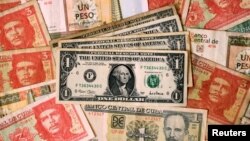 El régimen cubano quiere tener "el control absoluto" sobre el dólar que entra al país. (REUTERS/Desmond Boylan/Archivo)