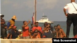 Cubanos en las Caimán: o siguen su camino o son deportados a Cuba.