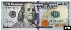 Fotografía cedida por la Reserva Federal estadounidense del nuevo billete de 100 dólares.