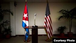 Podio vacío: En la tercera ronda de conversaciones EEUU-Cuba no hubo contactos de las delegaciones con la prensa.