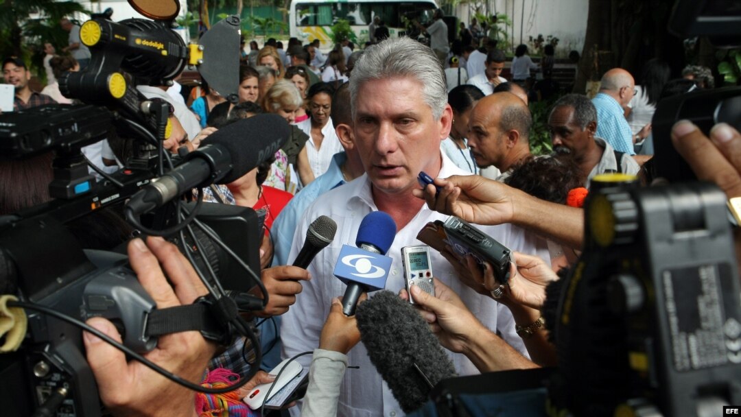 Miguel Díaz -Canel habla con los periodistas. Foto Archivo