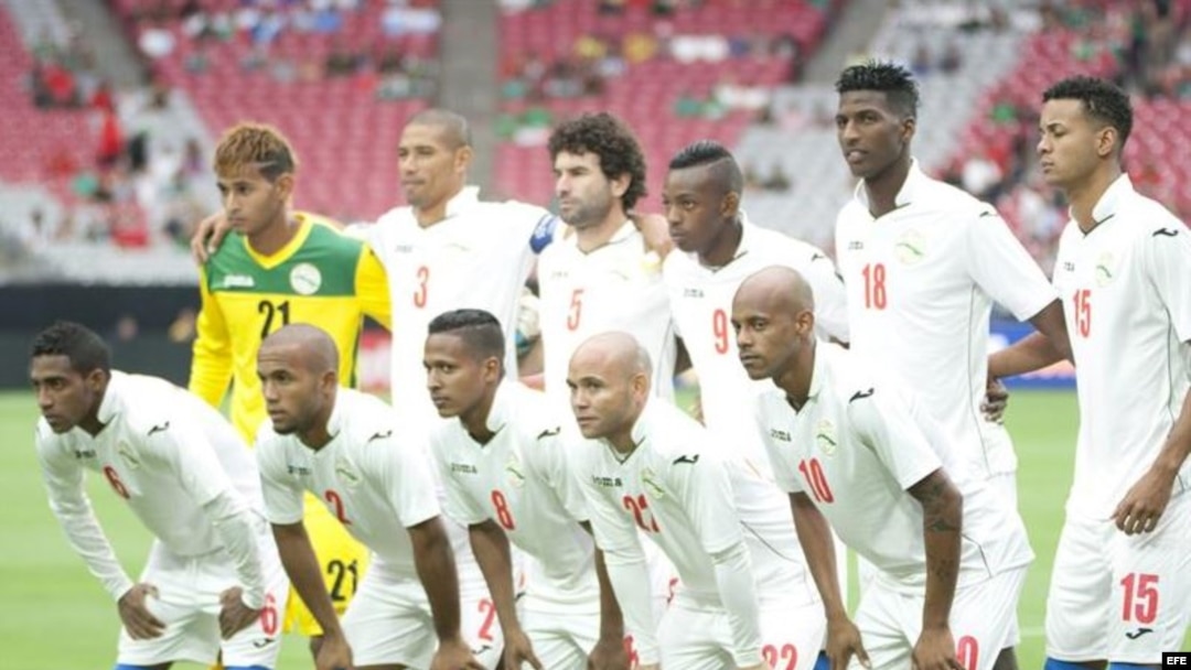 Los jugadores de la selección nacional de fútbol de Cuba. Foto archivo.