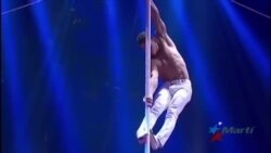 Acróbatas cubanos estrenan "bandera humana" en Berlín