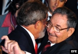Raúl Castro conversa con Lula Da Silva, el 15 de enero de 2008, en La Habana.