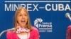 Medea Benjamin (centro), activista de Code Pink Women for Peace, ofrece una conferencia de prensa en La Habana en 2015.