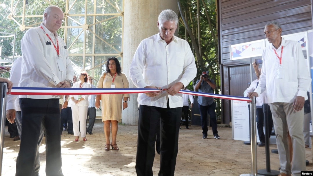 El presidente designado de Cuba, Miguel Díaz-Canel inaugura la Feria Internacional de La Habana. 